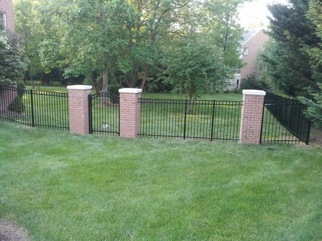 Residential aluminum fence in backyard